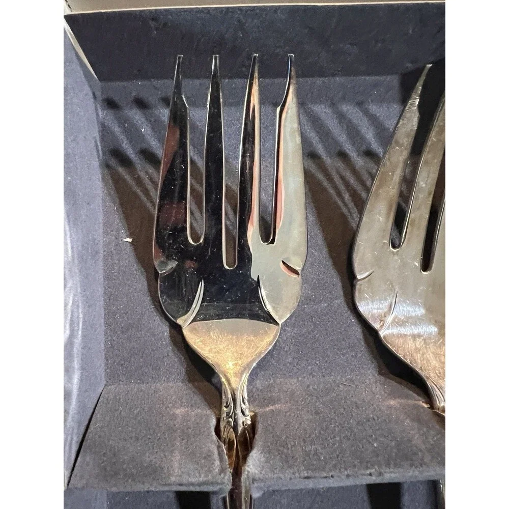 International Silver Company Silverplate Serving Forks Set of 2 – Vintage Scroll